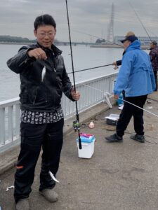 釣った！釣られた！